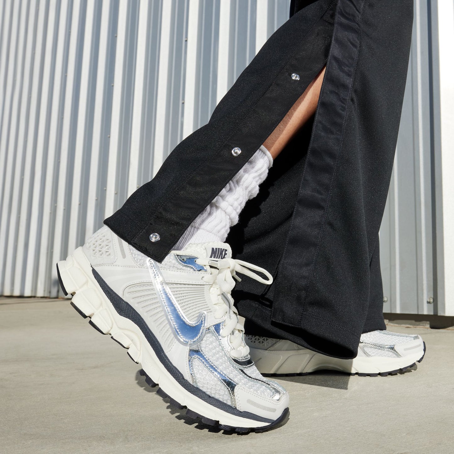 wearing the nike zoom vomer 5 photon dust metallic silver trainers